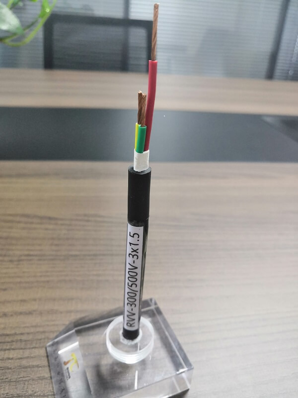 China Niederspannung 3 * 1 mm flexibler Draht 4 Kern 3 Kern 1,5 mm 2,5 mm PVC-isoliertes PVC-ummanteltes mehradriges flexibles Kabel
